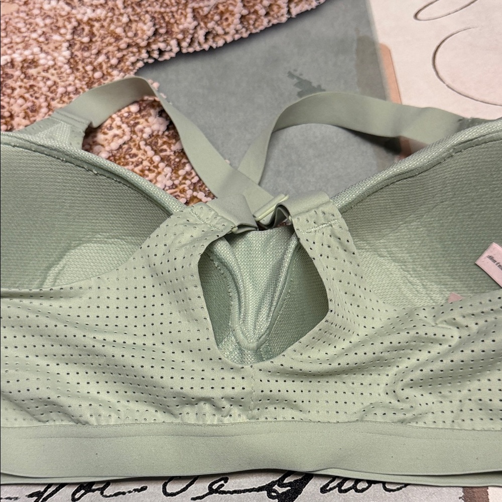 Victoria's Secret Light Sage Green Padded Sports Bra - Picture 2 of 4